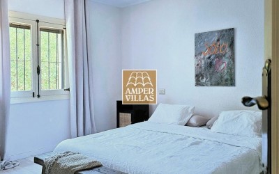 Preciosa y encantadora villa con privacidad y buenas vistas.